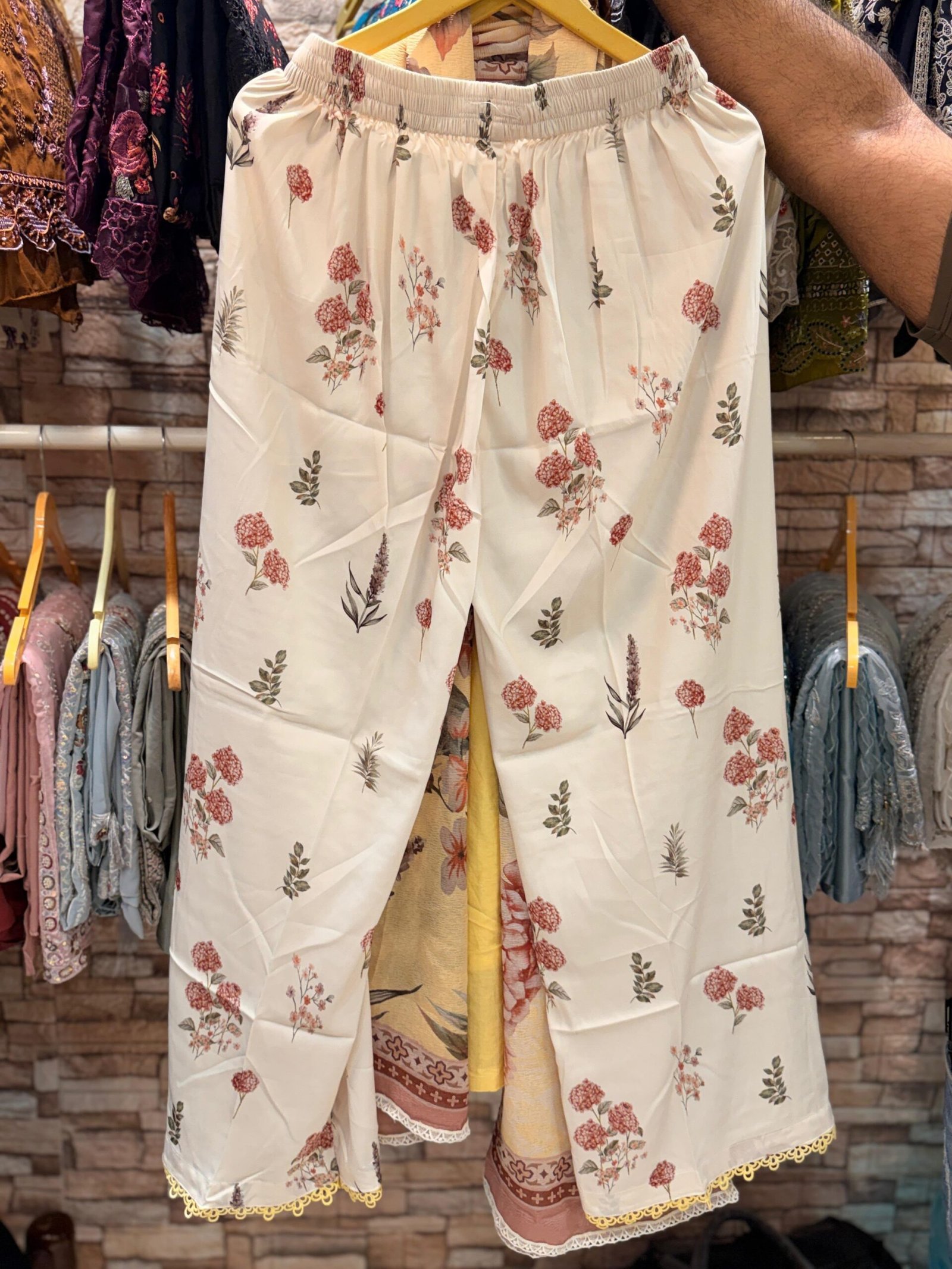 Sunheri Suit Set - Image 5