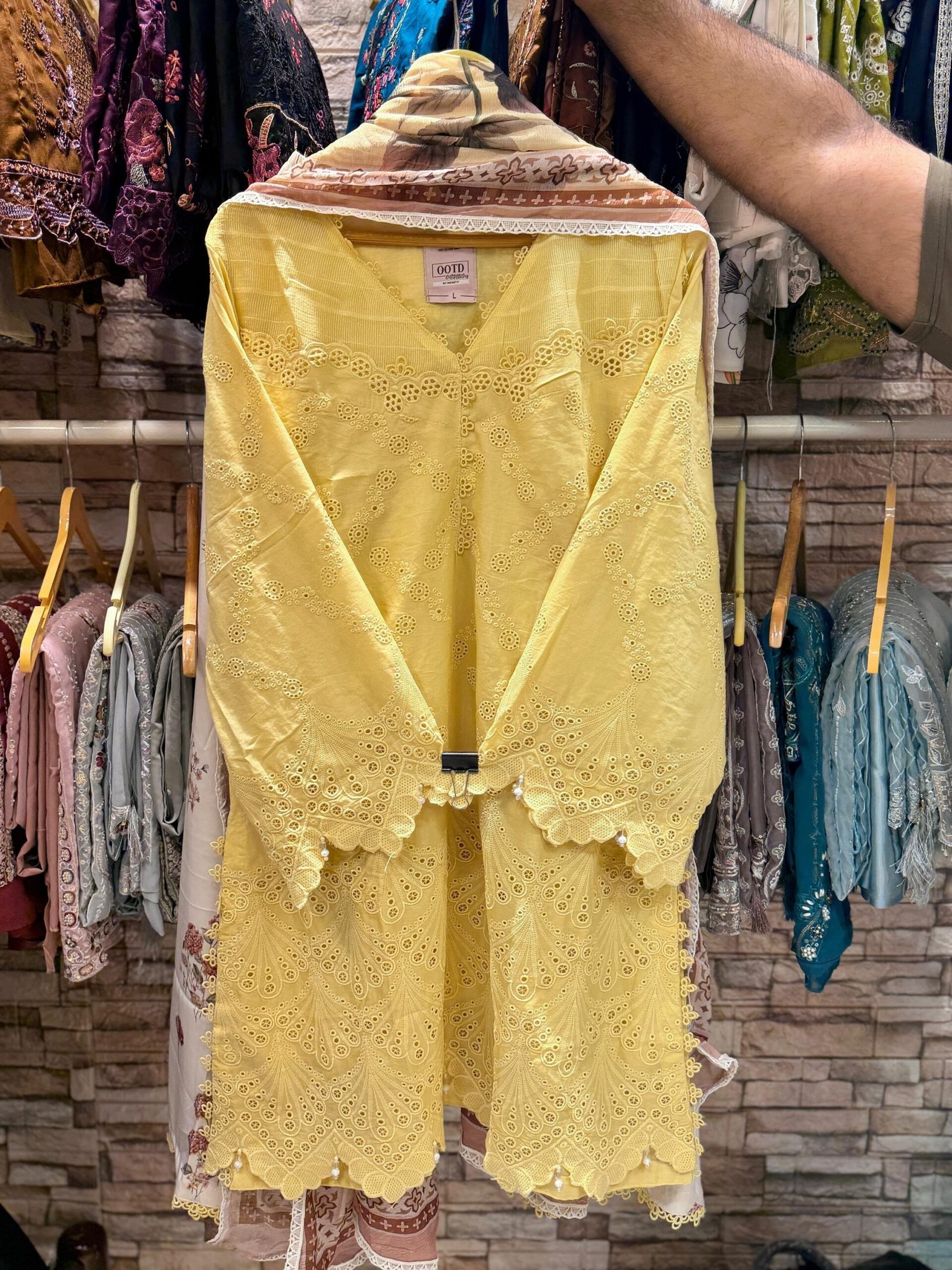 Sunheri Suit Set - Image 4