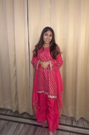 Kainaat Suit